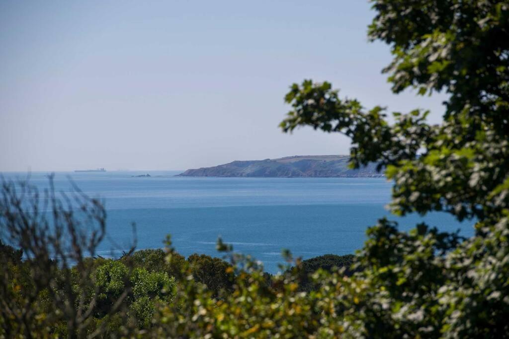 Manacles - Spacious Flat Near Beach With Sea Views & Parking Falmouth Exterior photo