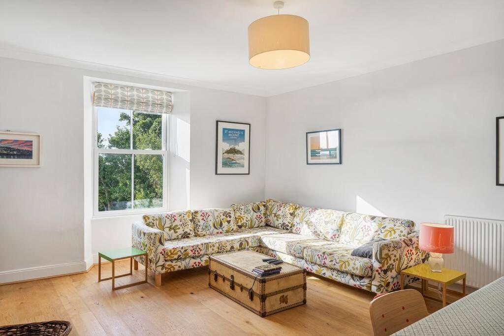 Manacles - Spacious Flat Near Beach With Sea Views & Parking Falmouth Exterior photo