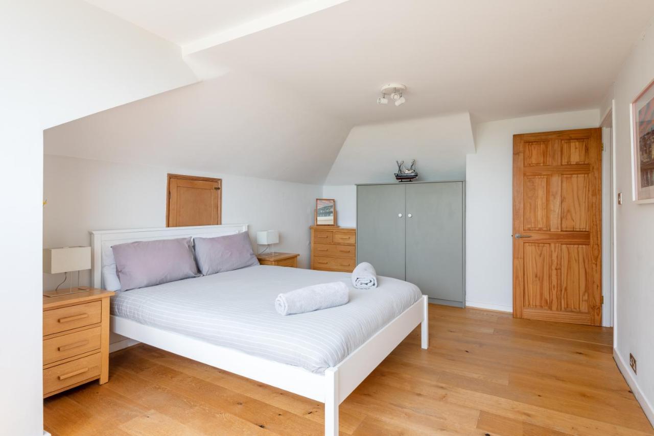 Manacles - Spacious Flat Near Beach With Sea Views & Parking Falmouth Exterior photo