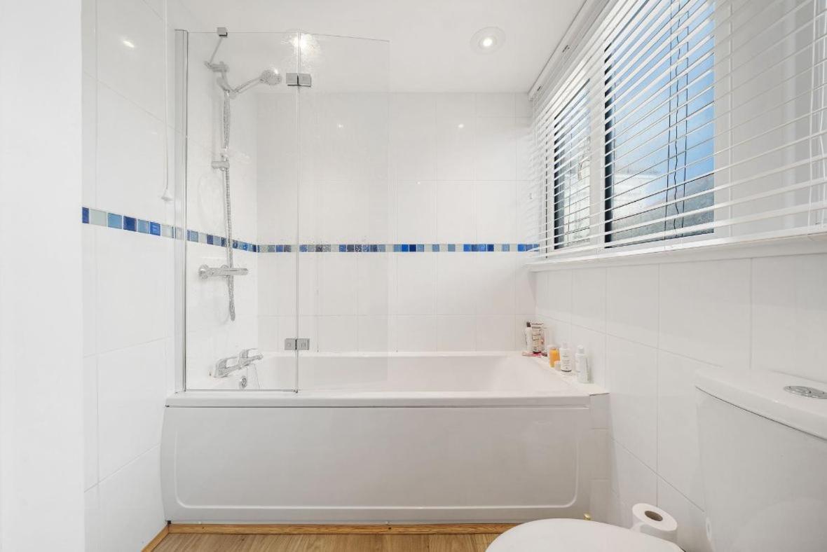 Manacles - Spacious Flat Near Beach With Sea Views & Parking Falmouth Exterior photo